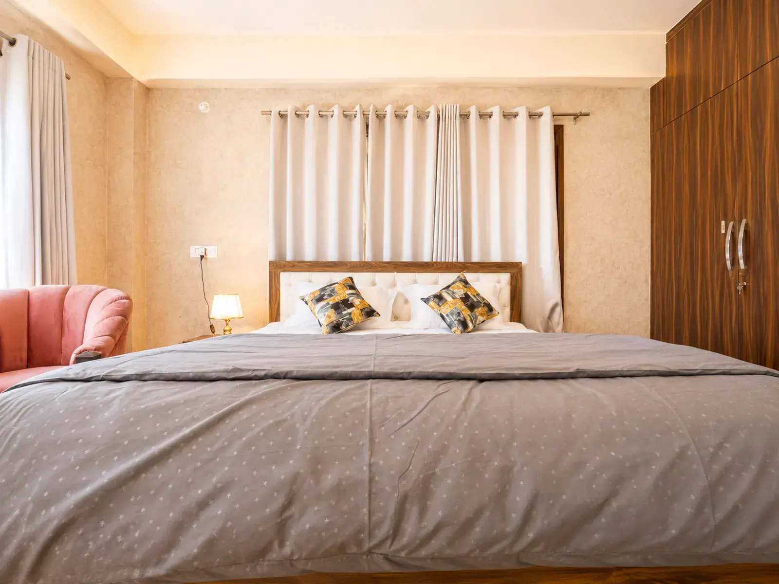 Bedroom 3 king bed at Noon Villa