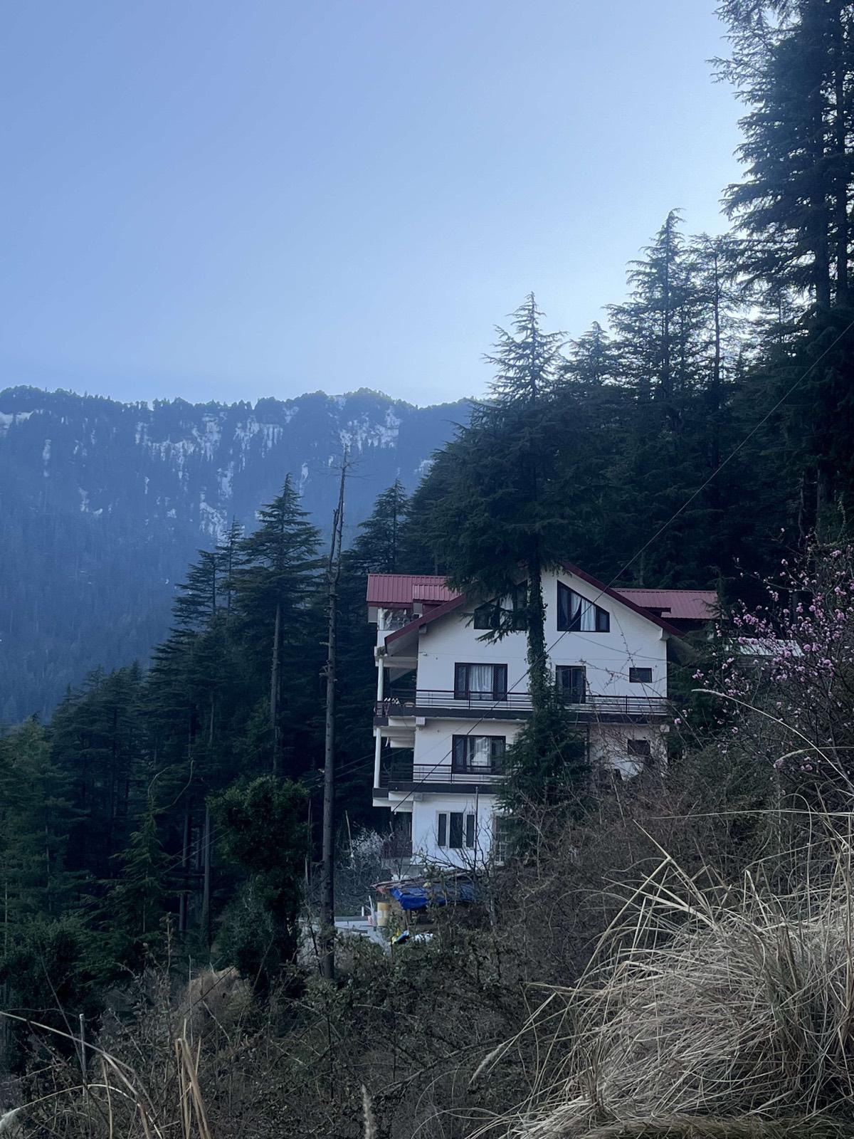 5 Amazing Reasons to Book a Private Villa Near Narkanda Today